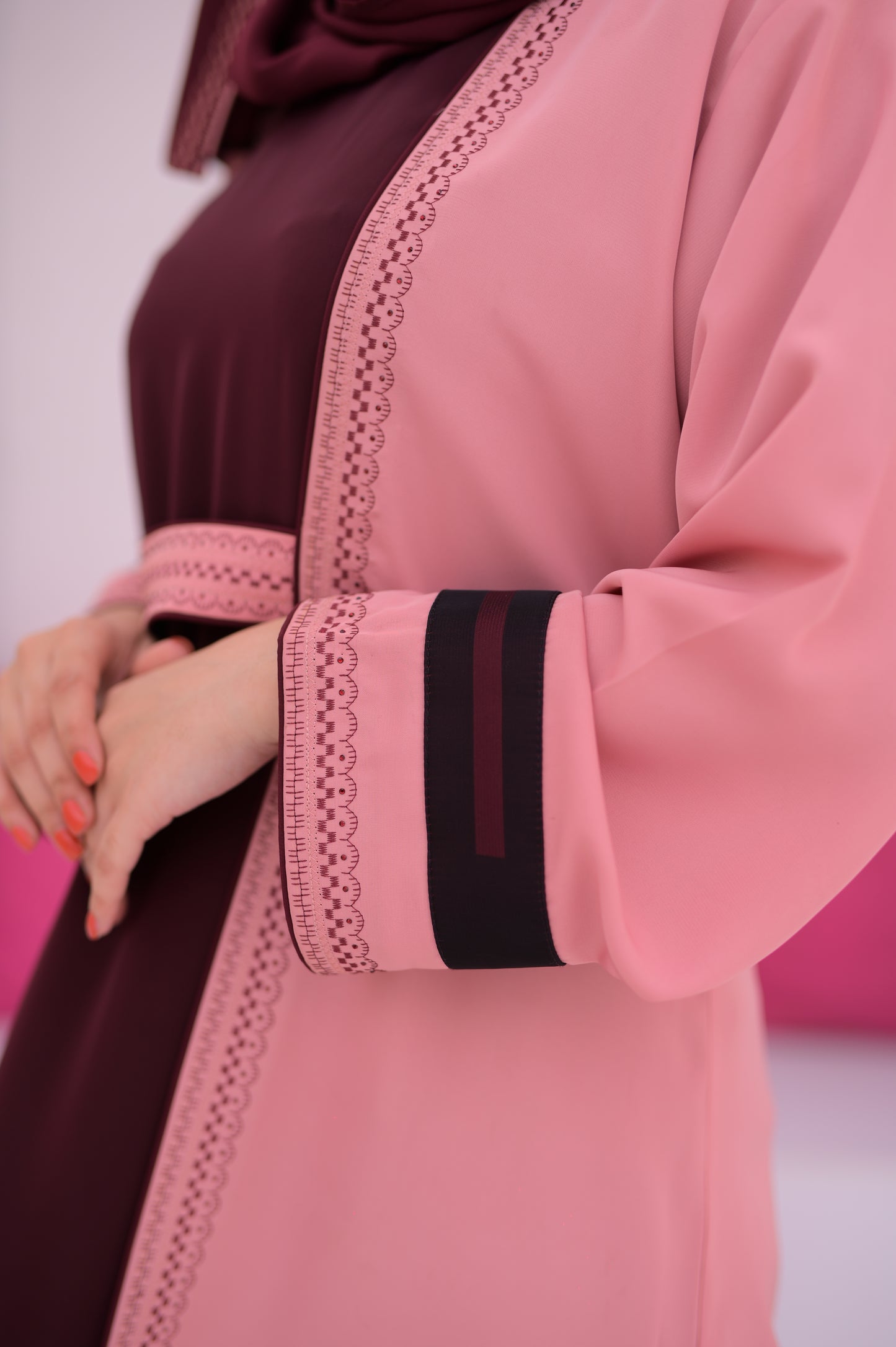 Elegant Drapes Embroidered Abaya With Attach Inner & Shella