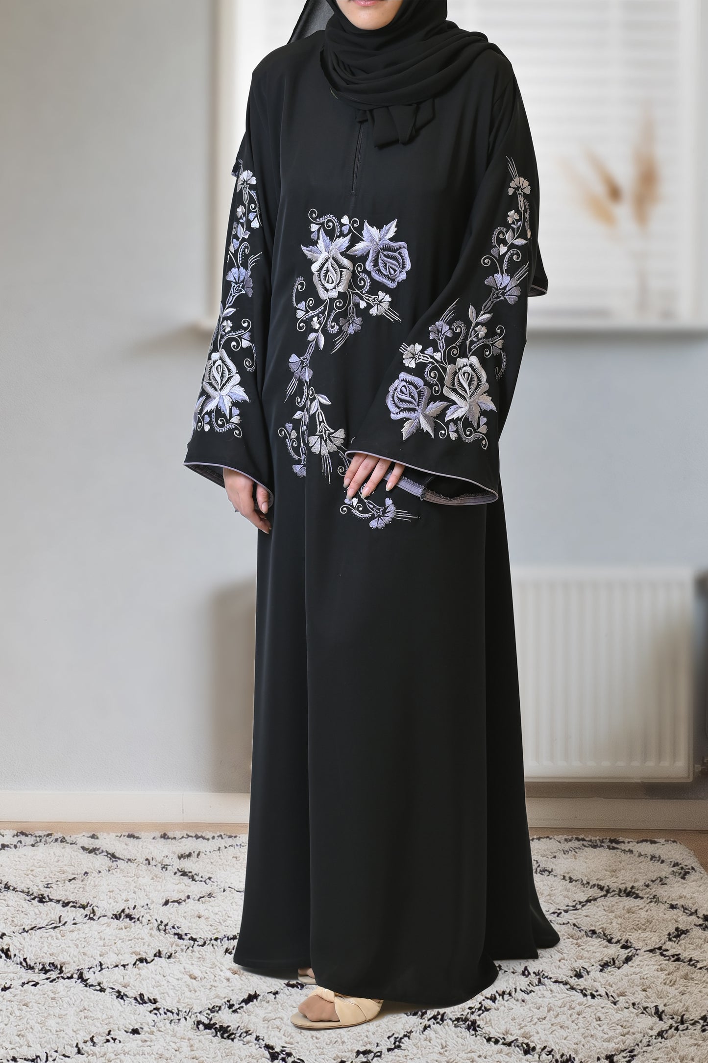 Classic Embroidery And Zipper Abaya