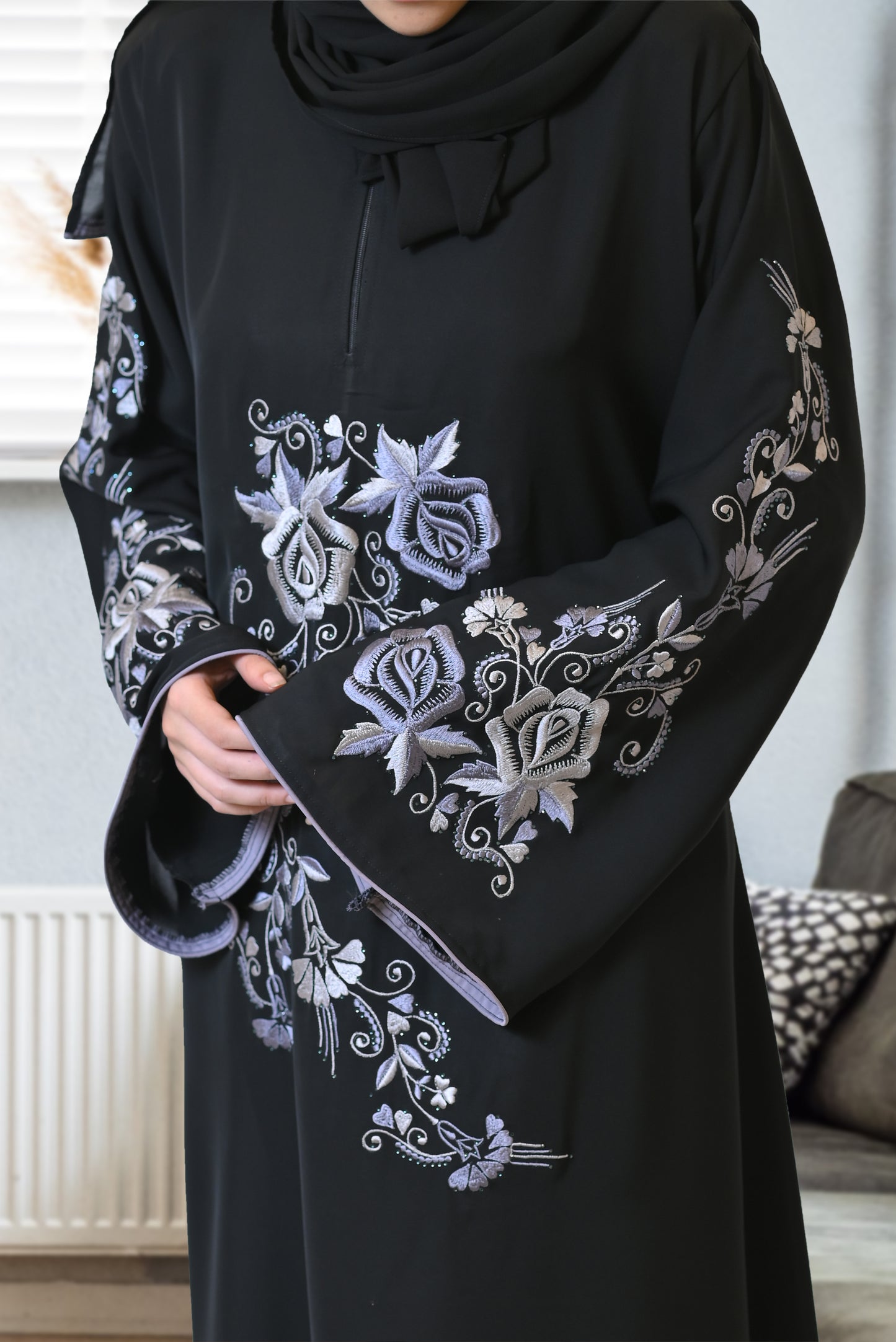 Classic Embroidery And Zipper Abaya